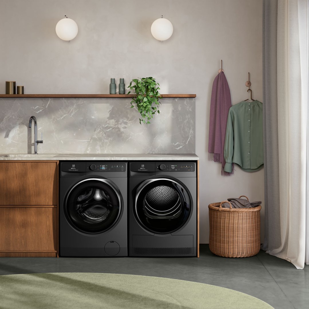 Electrolux 10kg UltimateCare 900 Front Load Washing Machine Dark Onyx EWF1042R9SCS