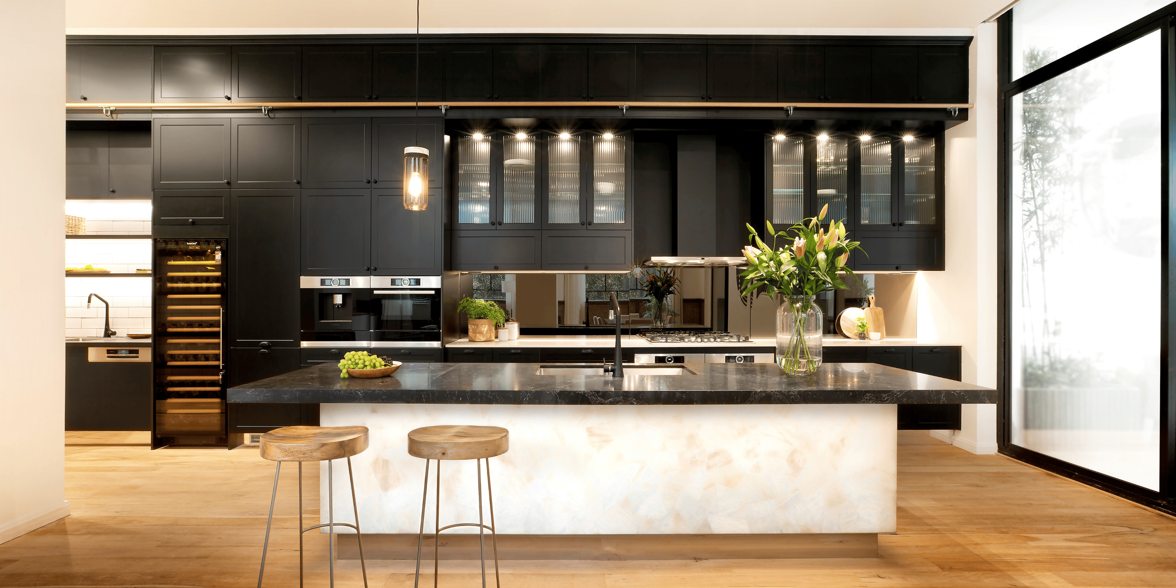 BLACK & WHITE KITCHEN IDEAS