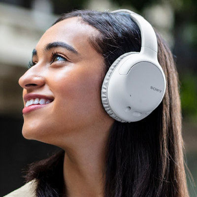Time To Fly: The Best Headphones For Travelling