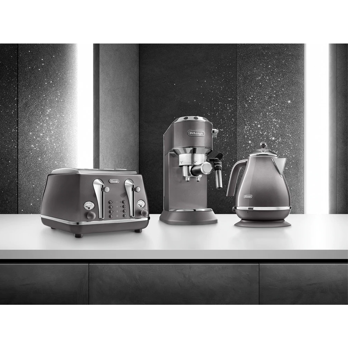 Delonghi DEDICA METALLICS PUMP GREY 